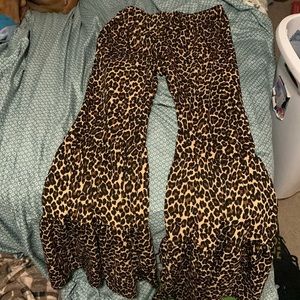 Flare cheetah, print leggings. Brand is Park Avenue